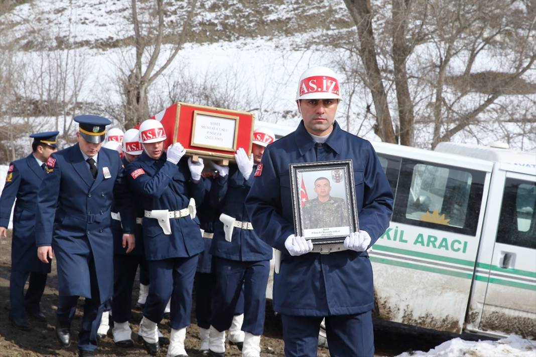 Şehit cenazesine, yüreği yanan babanın sözleri damga vurdu 9